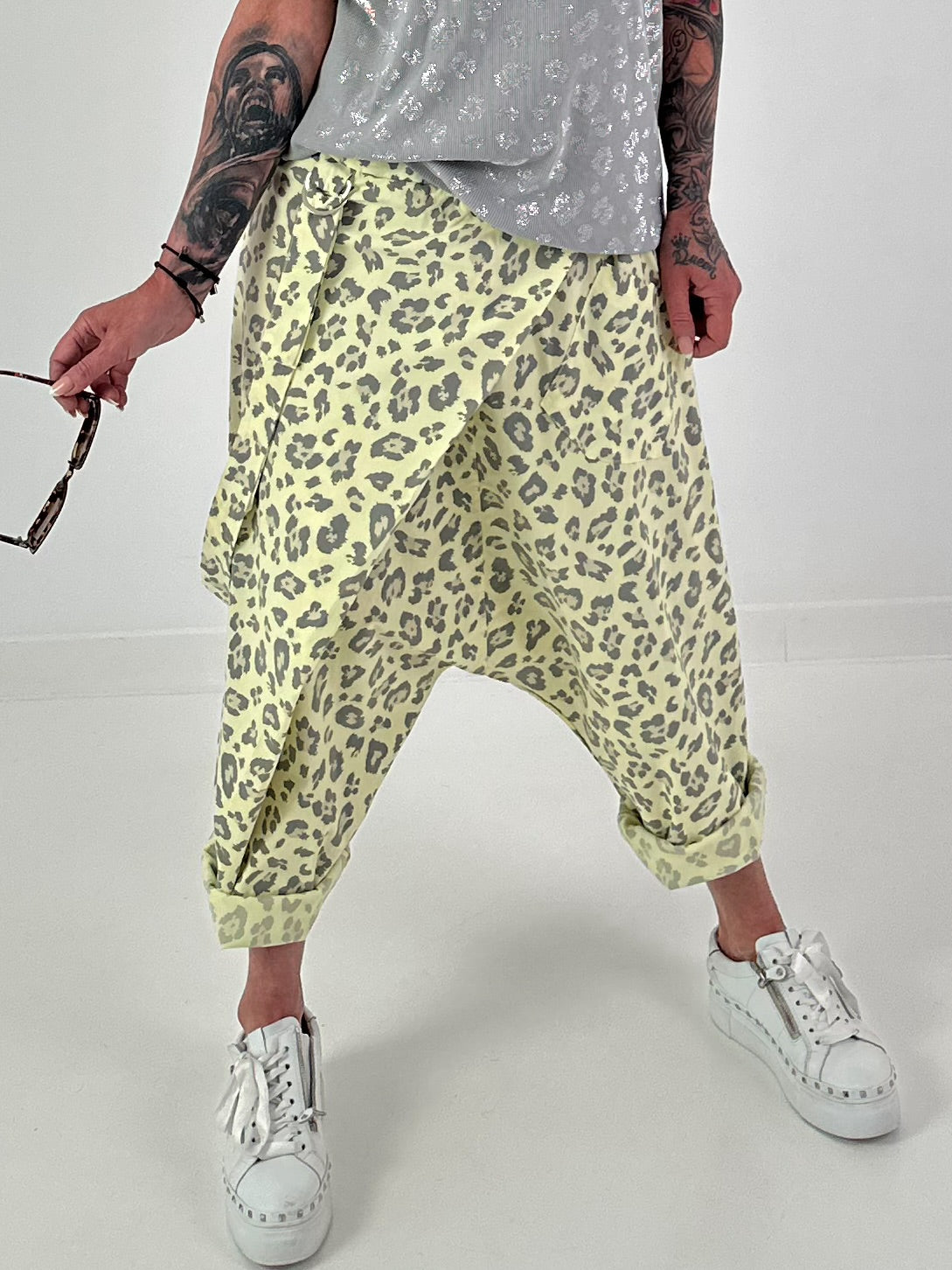 Baggy Hose mit Überwurf Leo - gelb