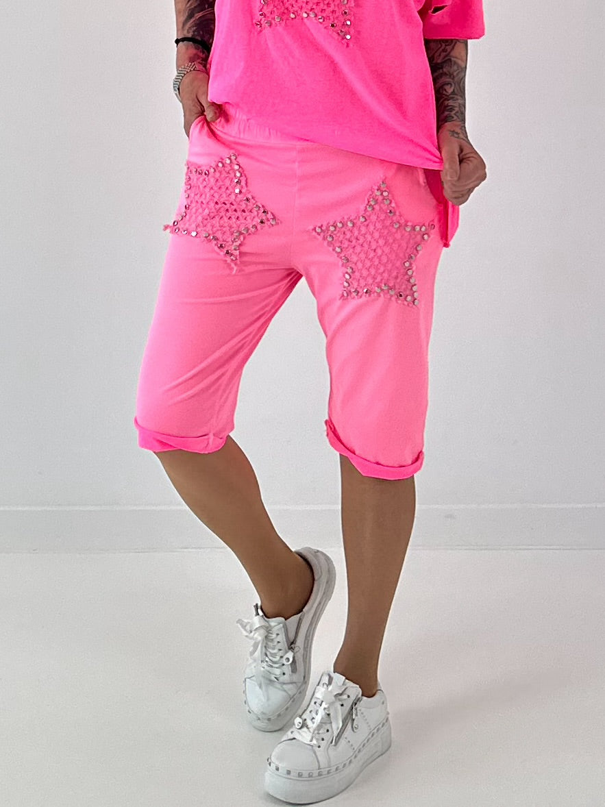 Sweat Short mit Häkelstern und  Nieten - neonpink