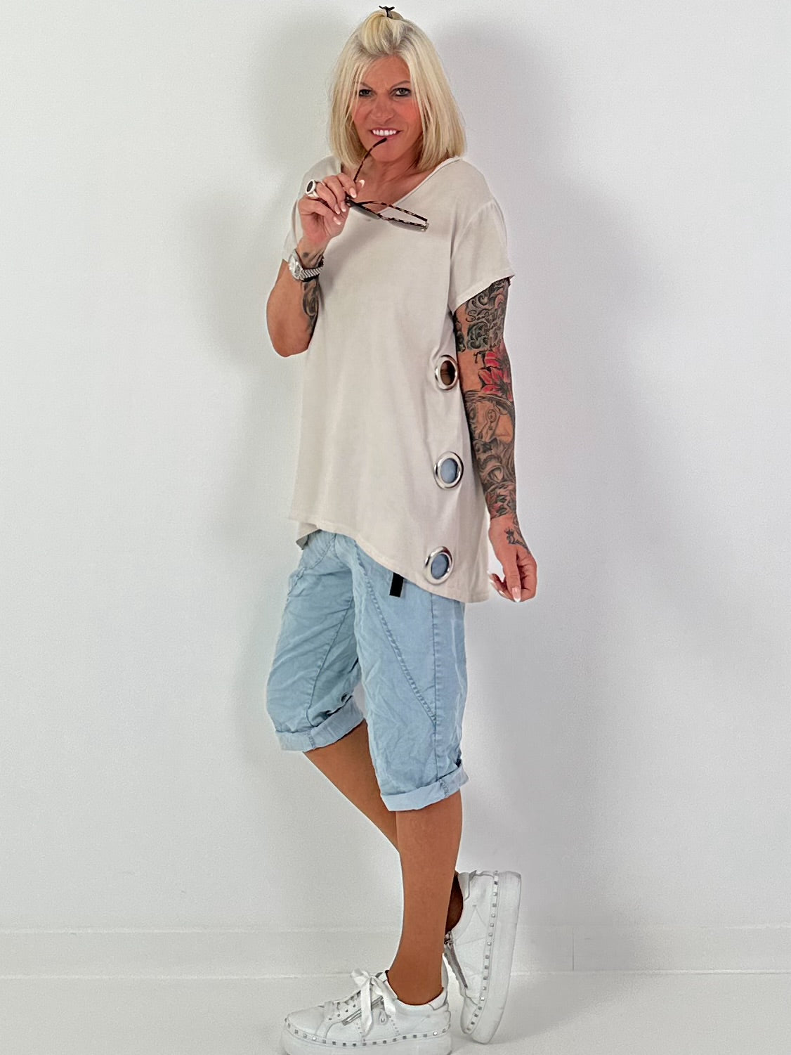 T-Shirt mit seitlichen Ösen - beige