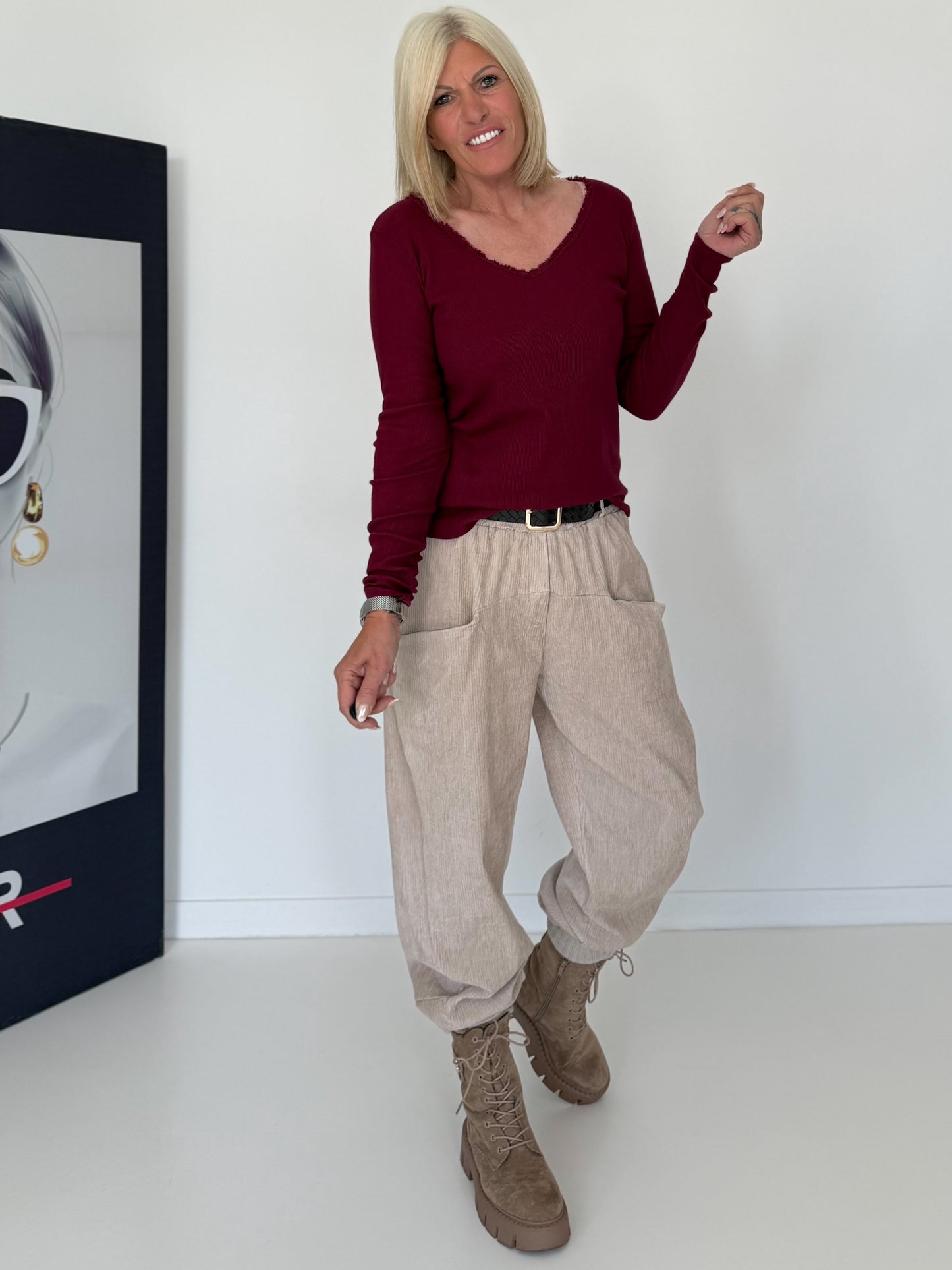 Geribd T-shirt met gerafelde V-hals - bordeauxrood