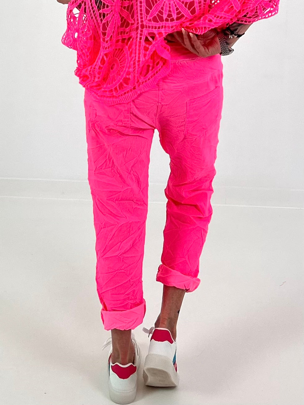 Boyfriend Hose mit Herzknöpfen - neonpink