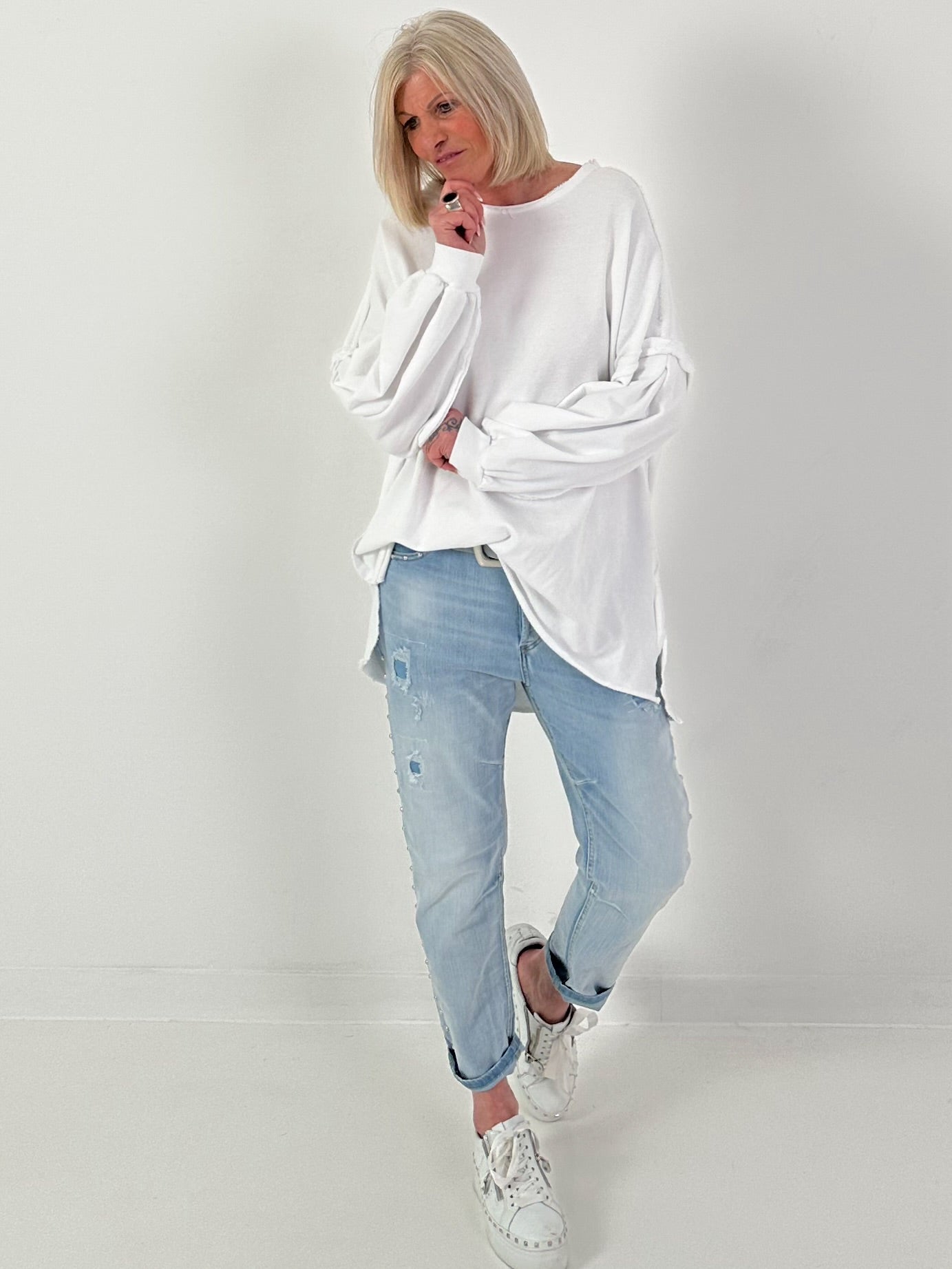 Oversized Sweater mit trendigen Linksnähten - weiss