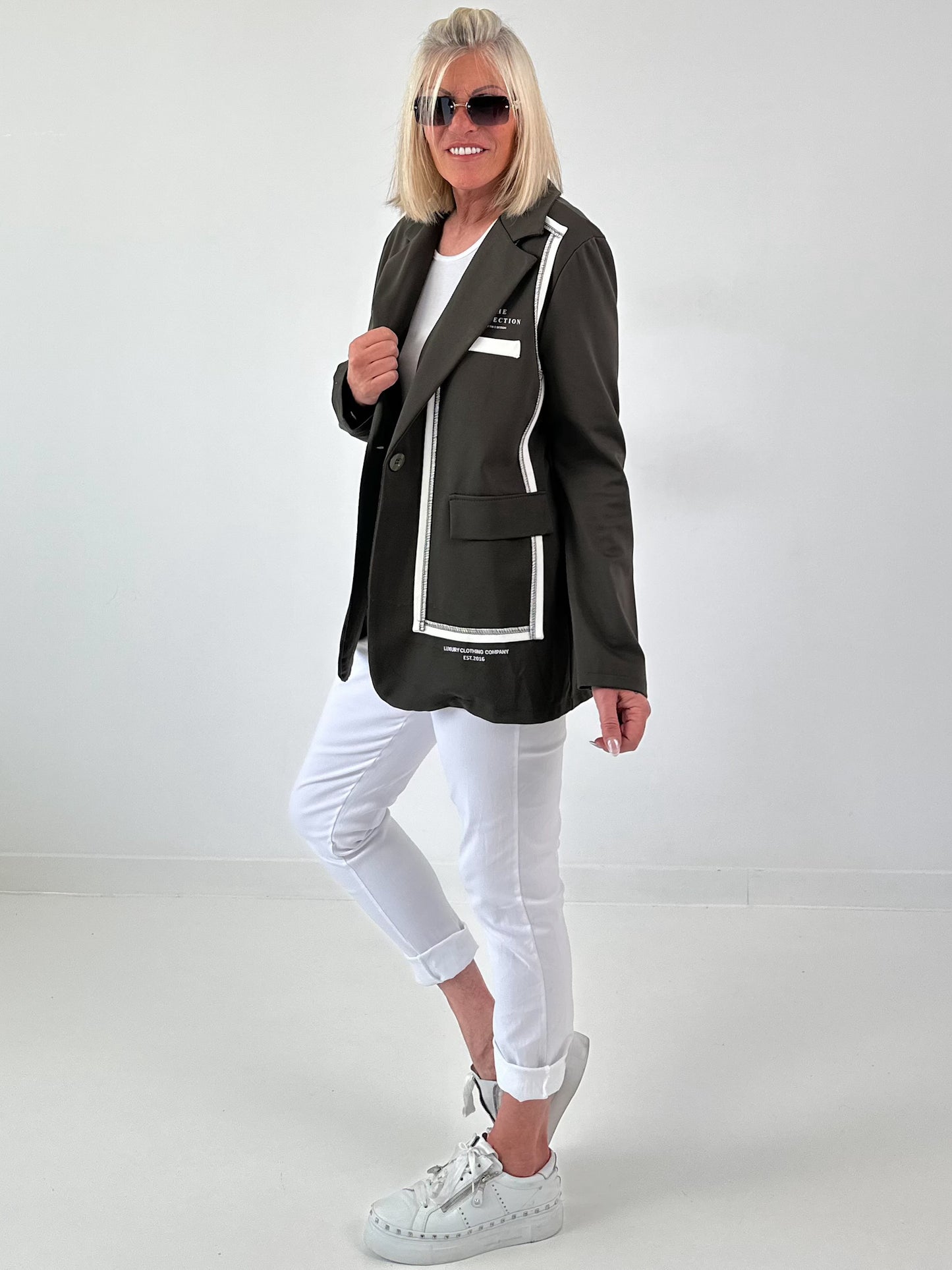 Blazer mit Statement Patch - oliv