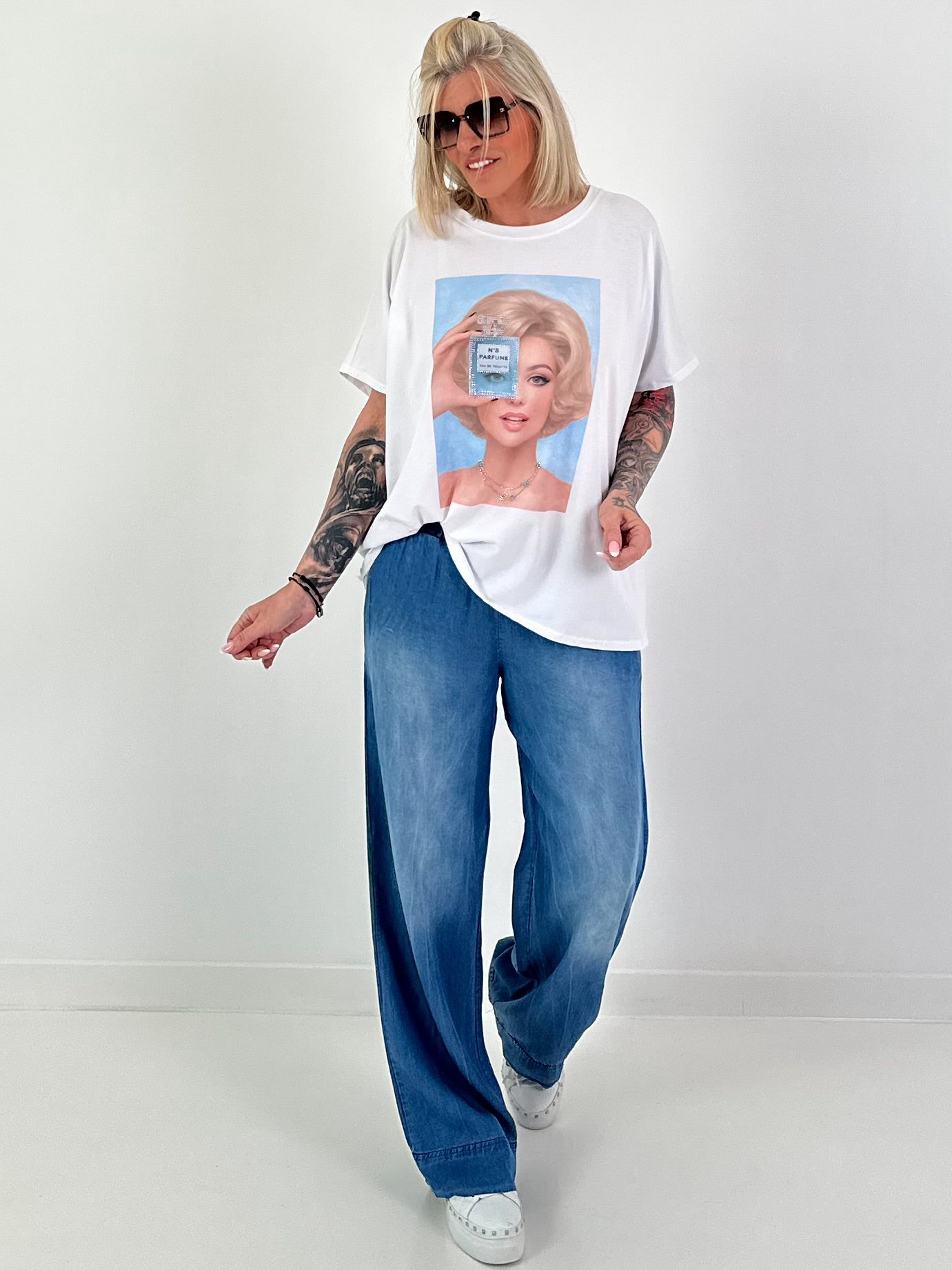 T-shirt Perfume - white-light blue