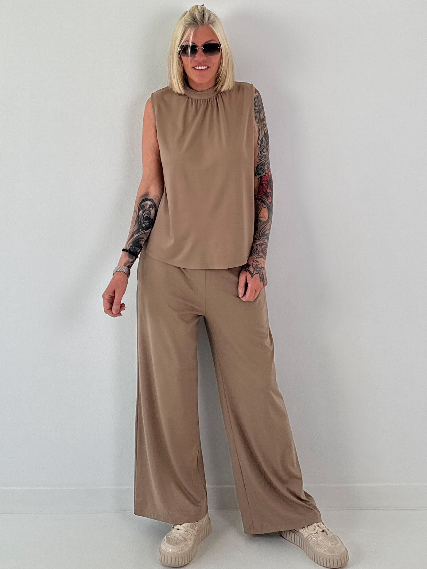 Two-piece set with bow detail - taupe