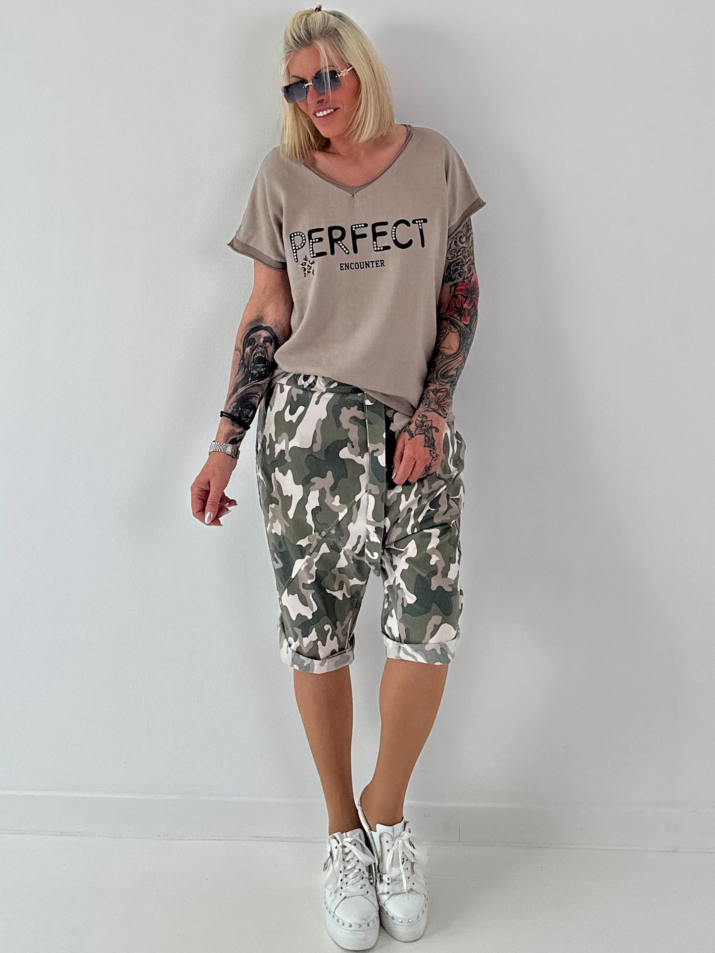 T-Shirt in edlem Materialmix - taupe