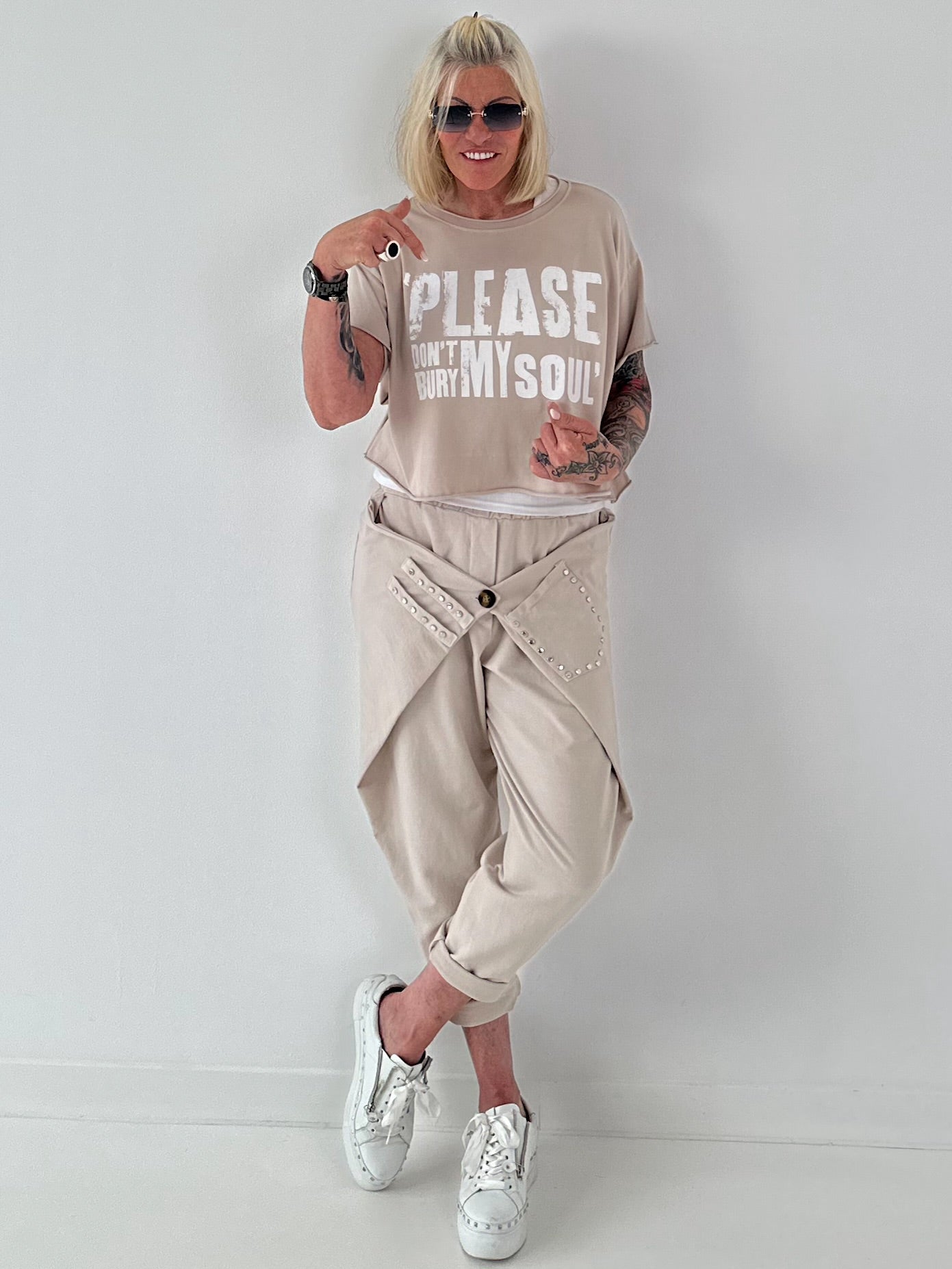 Kurzes Kastiges Shirt mit Print - beige
