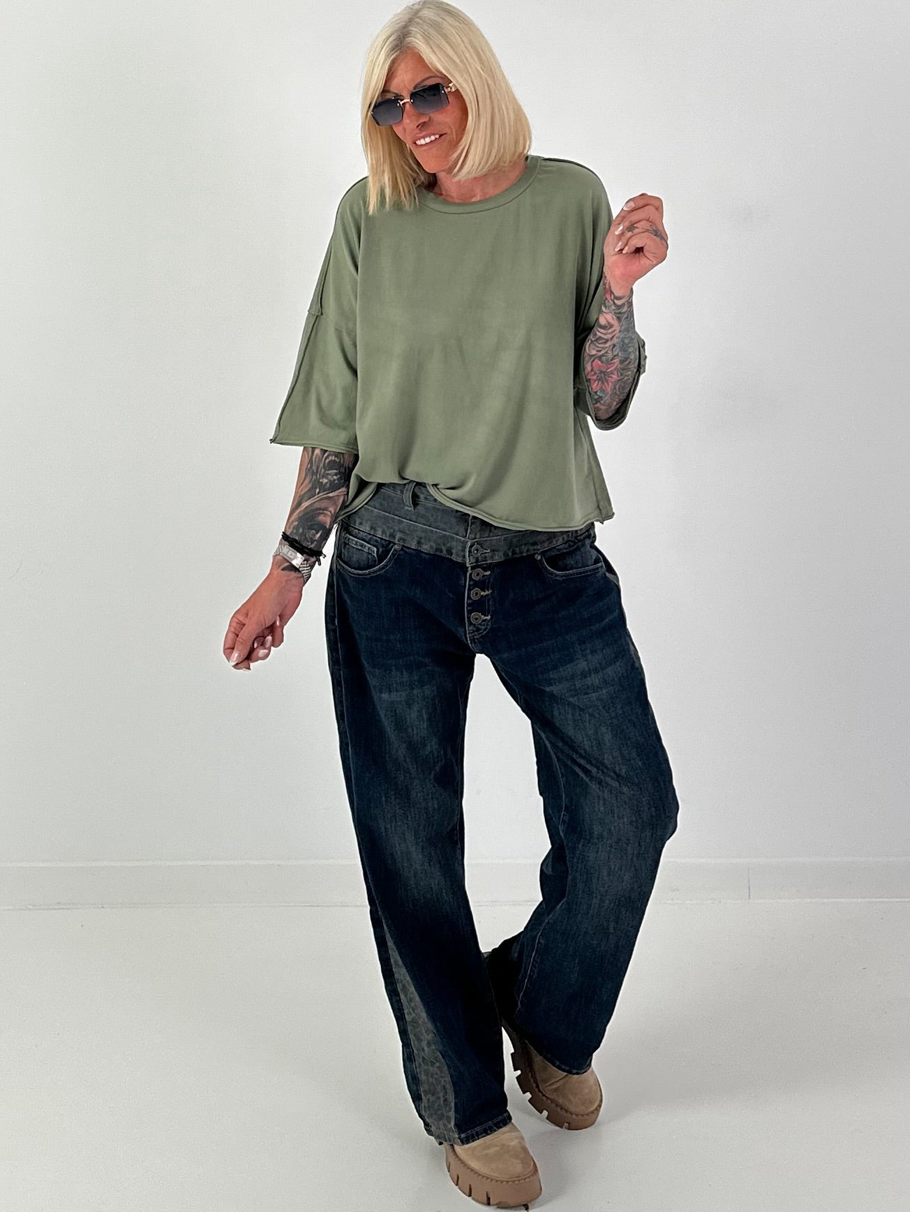 Shirt with half sleeves and stylish outer seams - khaki