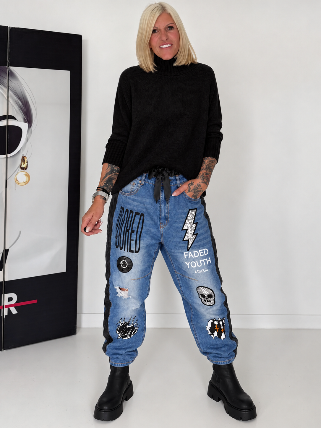 Boyfriend Jeans im Materialmix mit Paillettenapplikationen - denim-schwarz