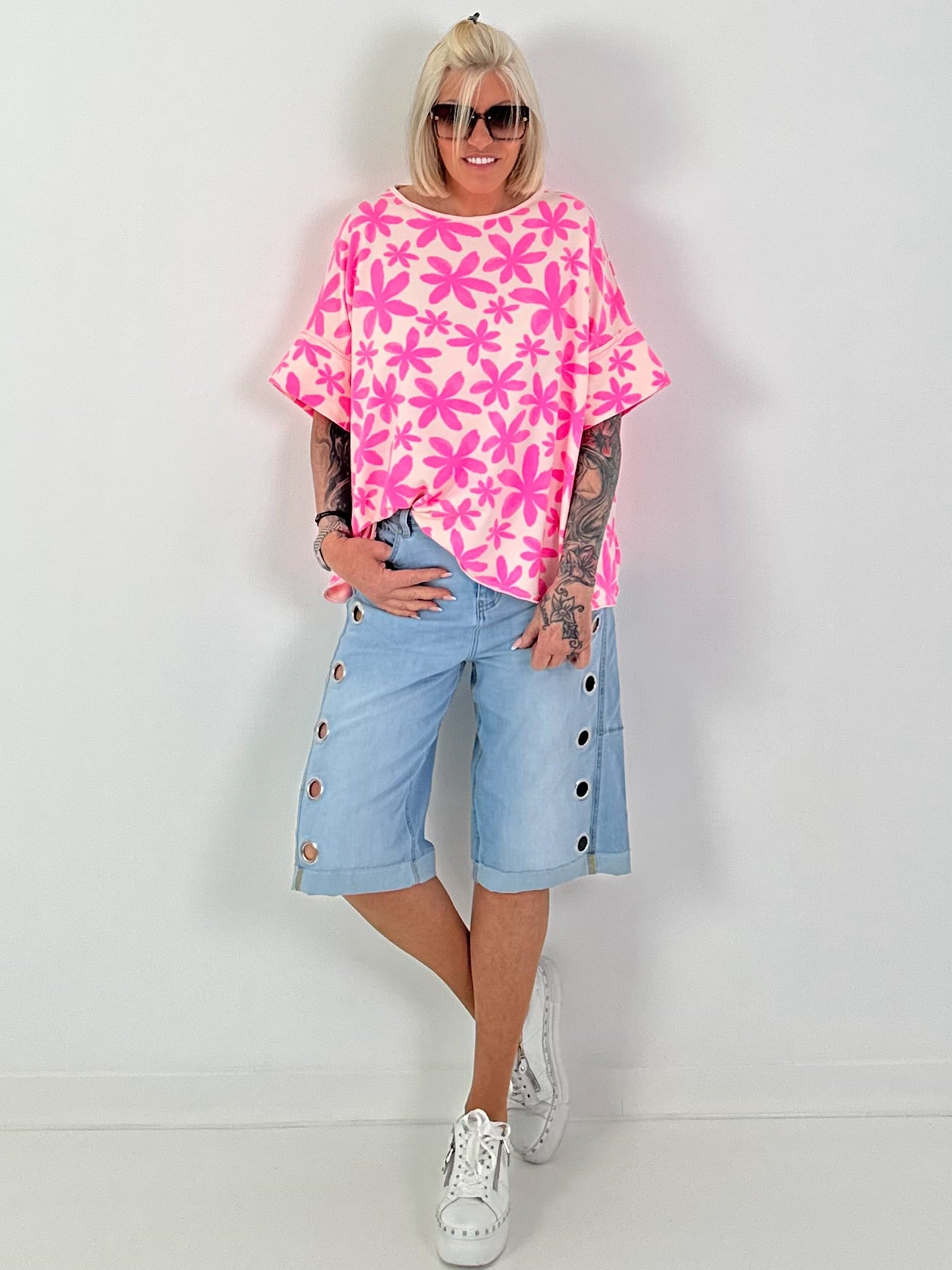 Sweatshirt with floral pattern - pink-neon pink