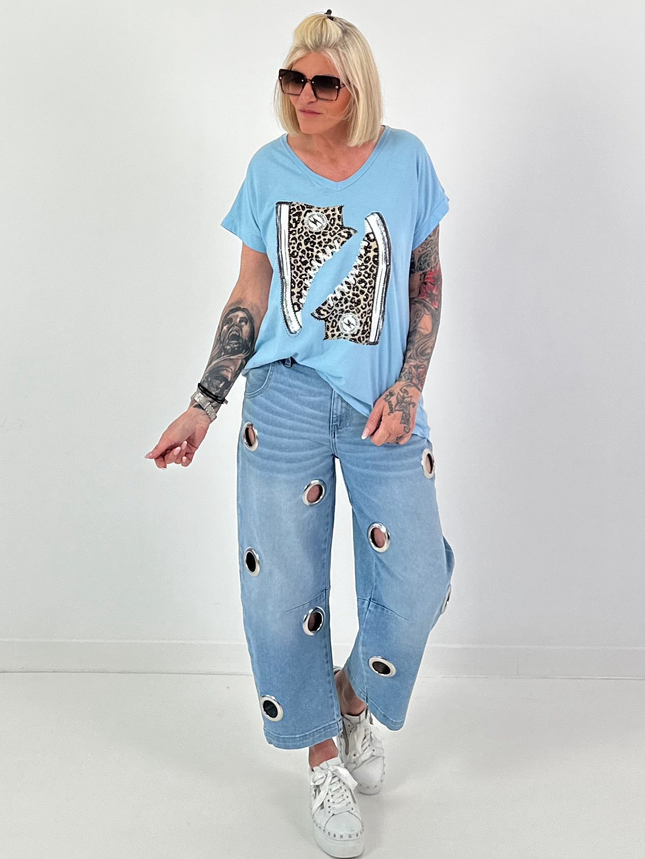 T-shirt with leopard shoe print - light blue