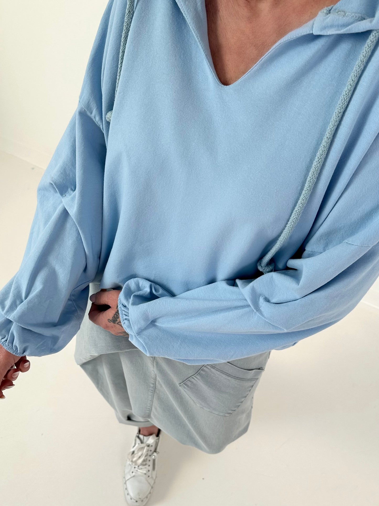 Hoodie mit V-Neck - hellblau