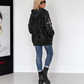 Jacke im Materialmix mit Pailletten und Strasskreuz - schwarz