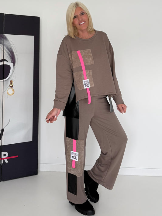 Stijlvol tweedelig pak met lederlook en corduroy details - taupe