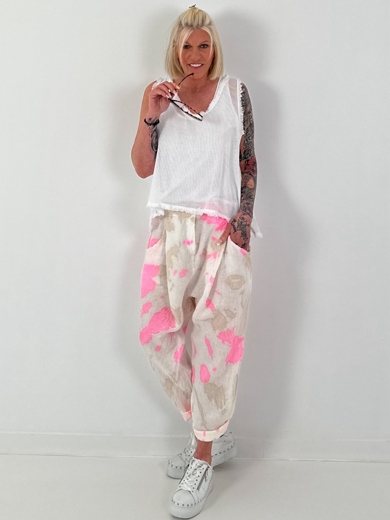 Linen Baggy with Tie-Dye Pattern - white-neon pink-beige