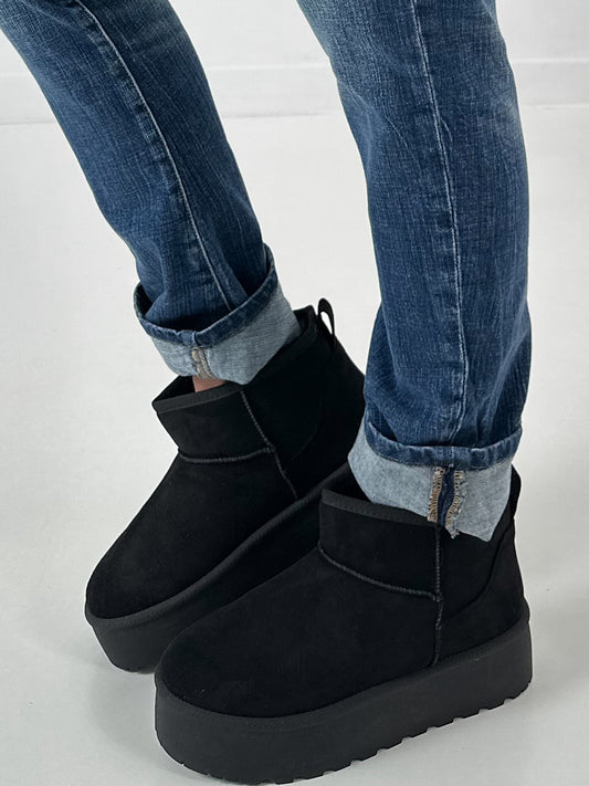 Cosy Low Boot model "Cloudie" - black