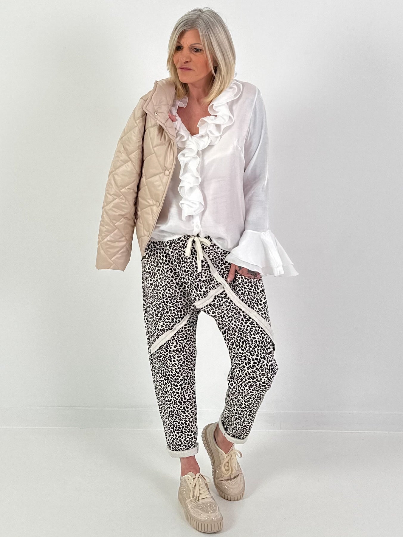 Bluse mit Volants - weiss