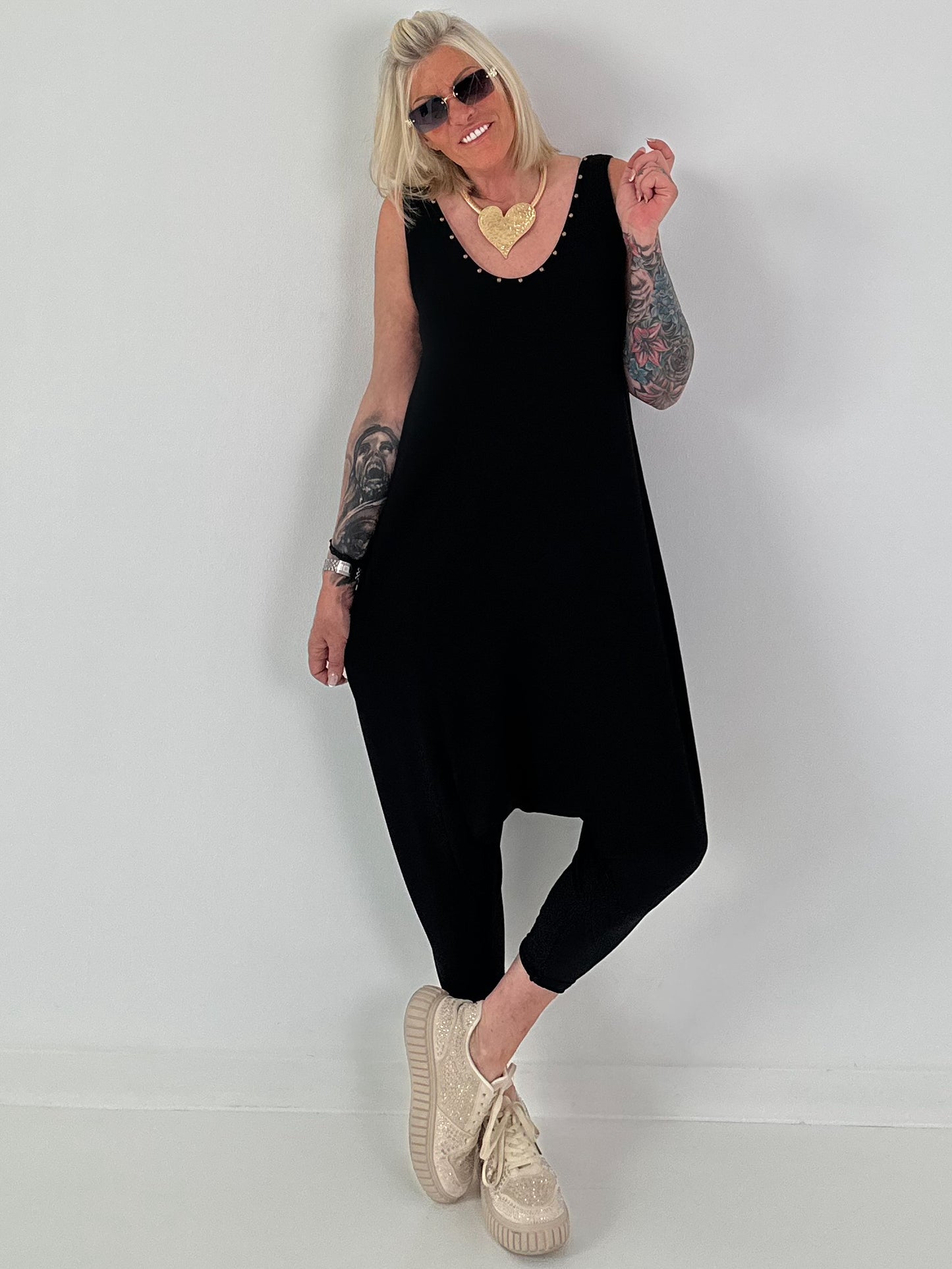 Jumpsuit mit Nieten- schwarz