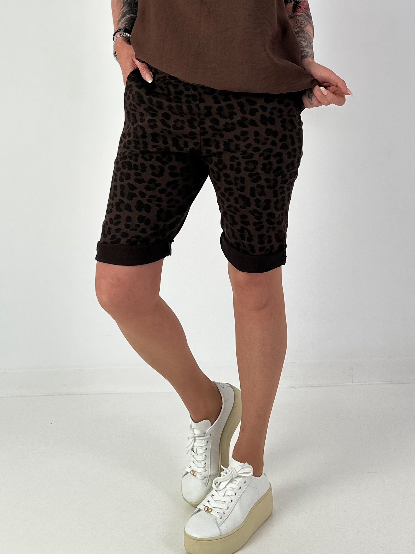 Kurze Hose im Leo Look- schoko