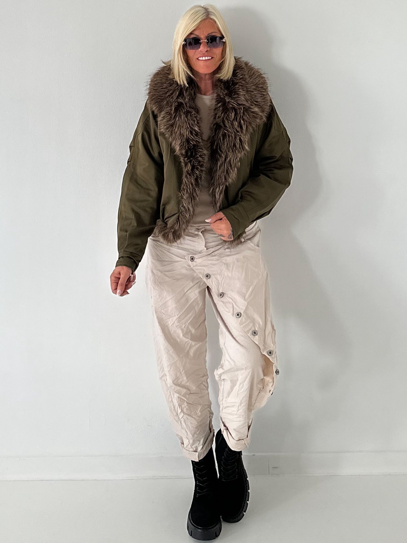 Jacke mit Fellkragen - oliv