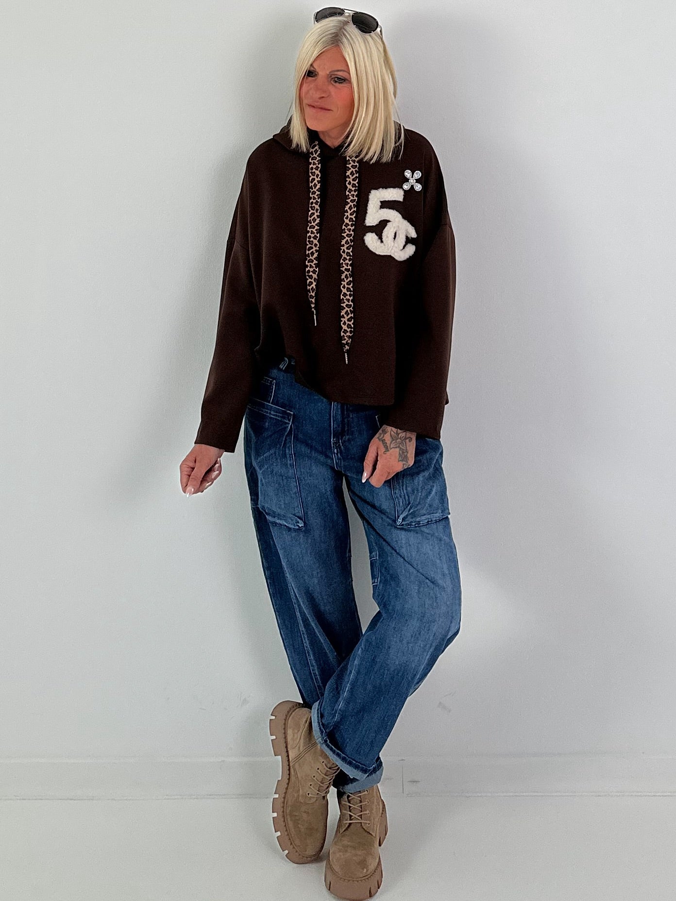 Hoodie mit Leo Bändchen und Teddyplüsch Print - mokka