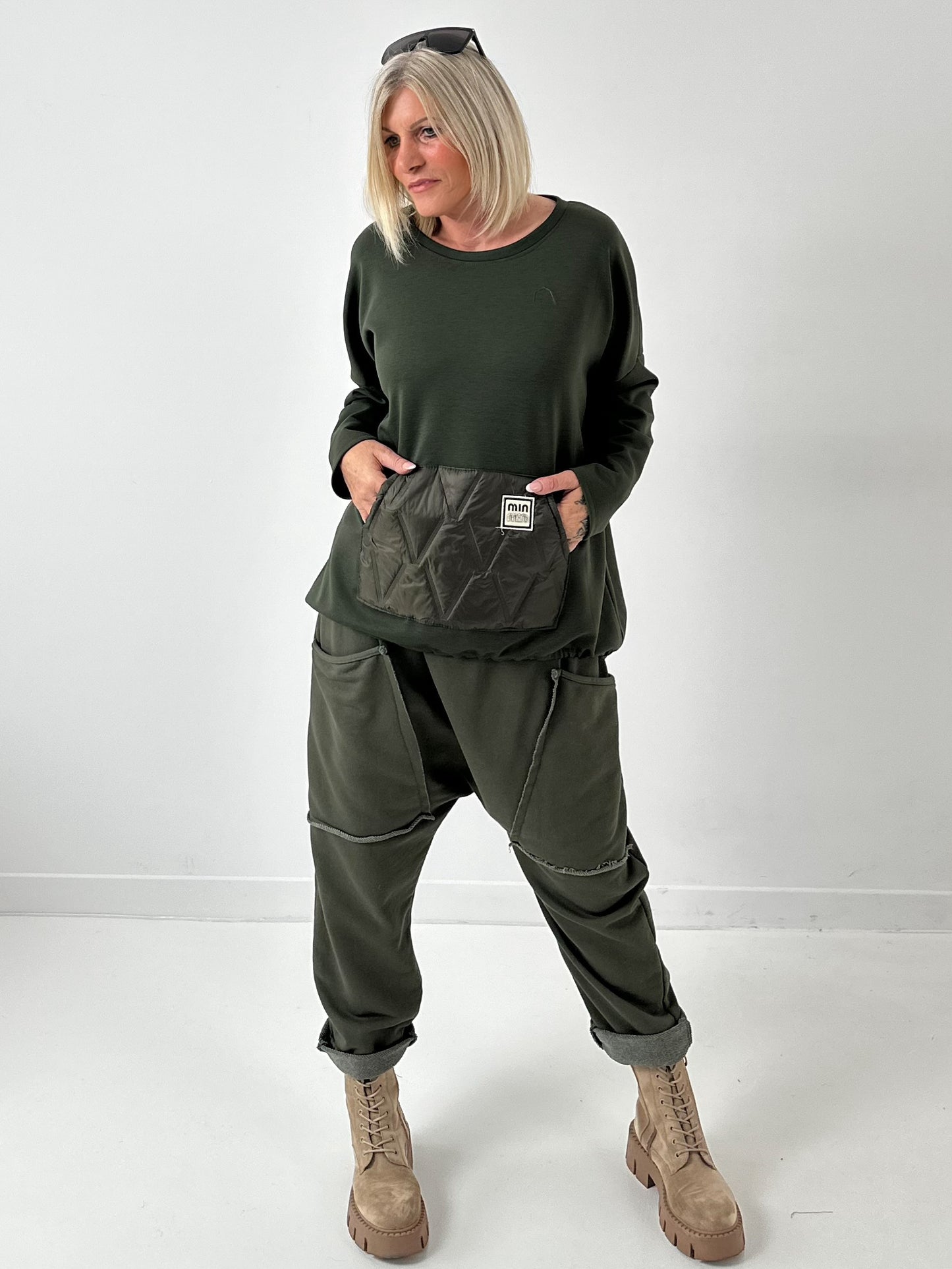 Sweatshirt model "Metro Chic" - olive