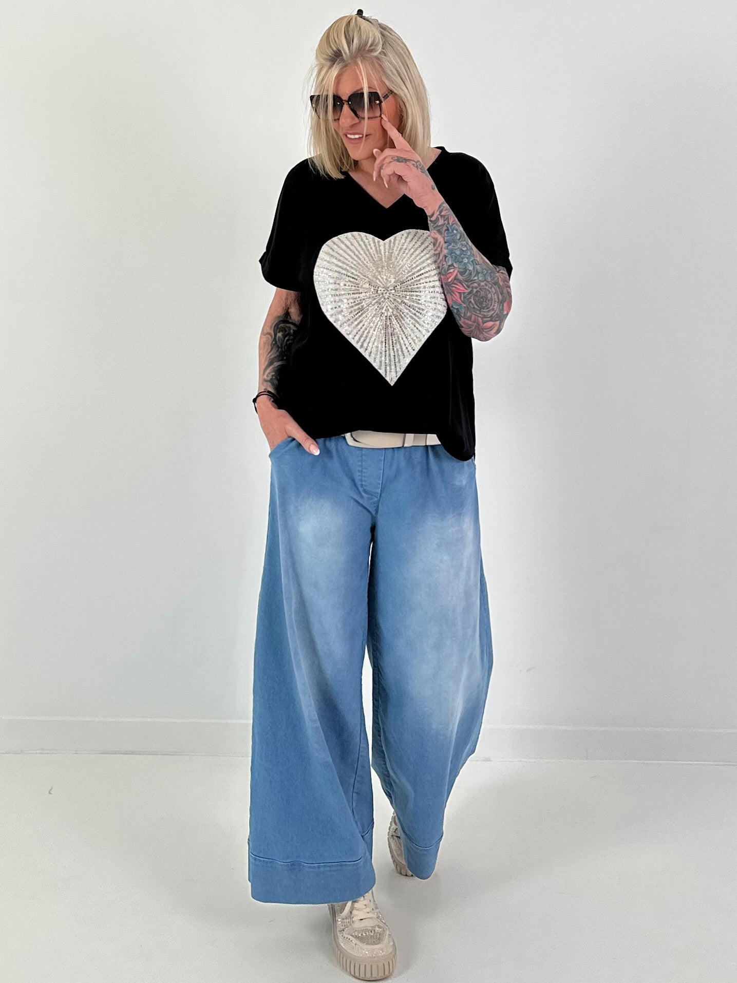 T-Shirt with Rhinestone Heart - black