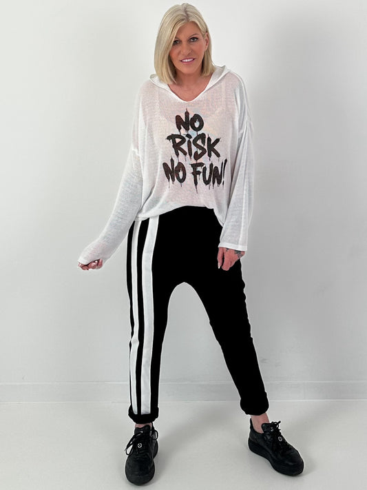 Leichter Strickpulli mit Kapuze No Risk No Fun - weiss