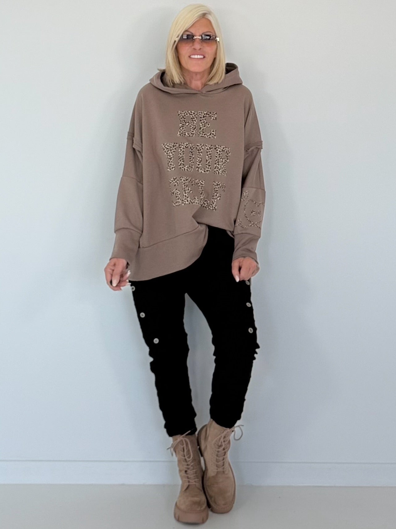 Oversized Hoodie Be Yourself - taupe