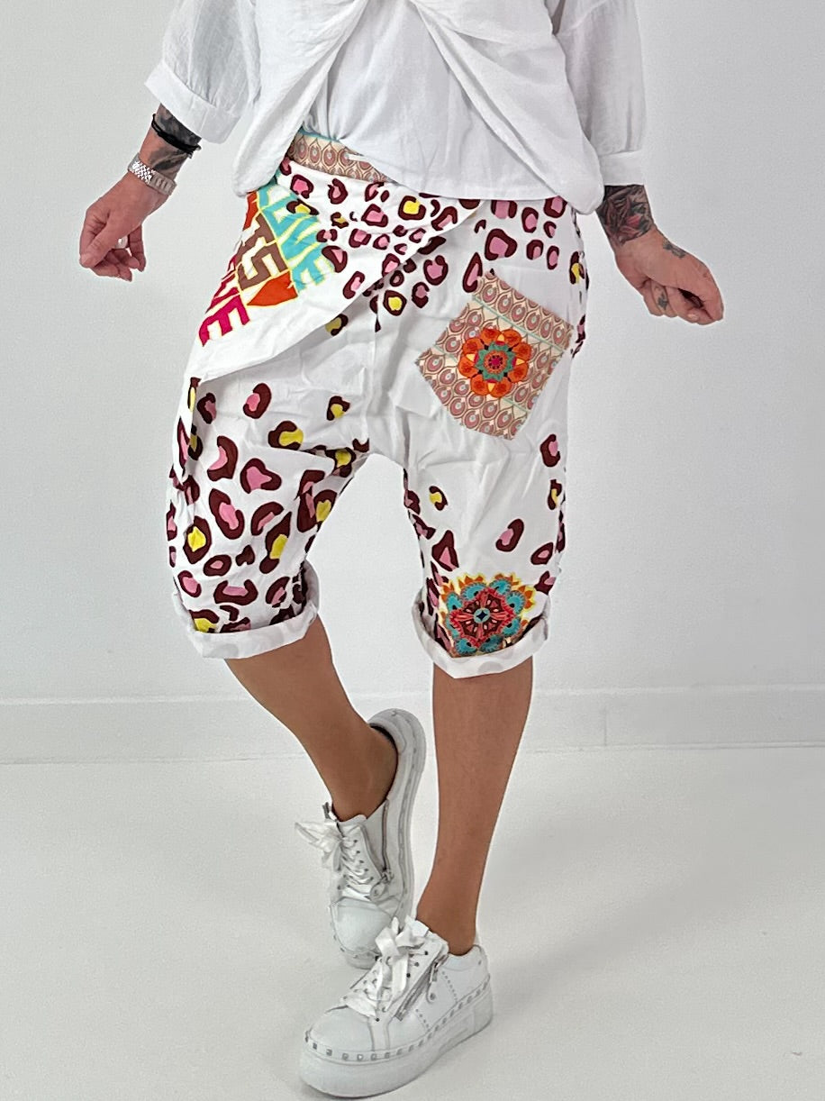 Short baggy shorts with overlap - beige