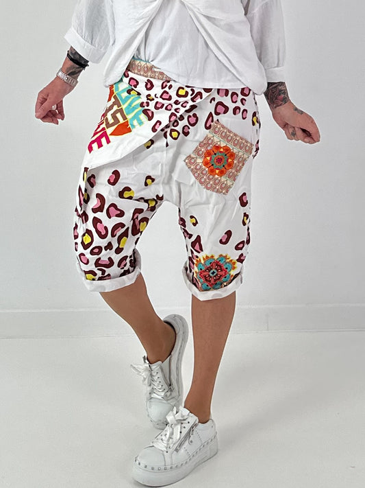 Short baggy shorts with overlap - beige