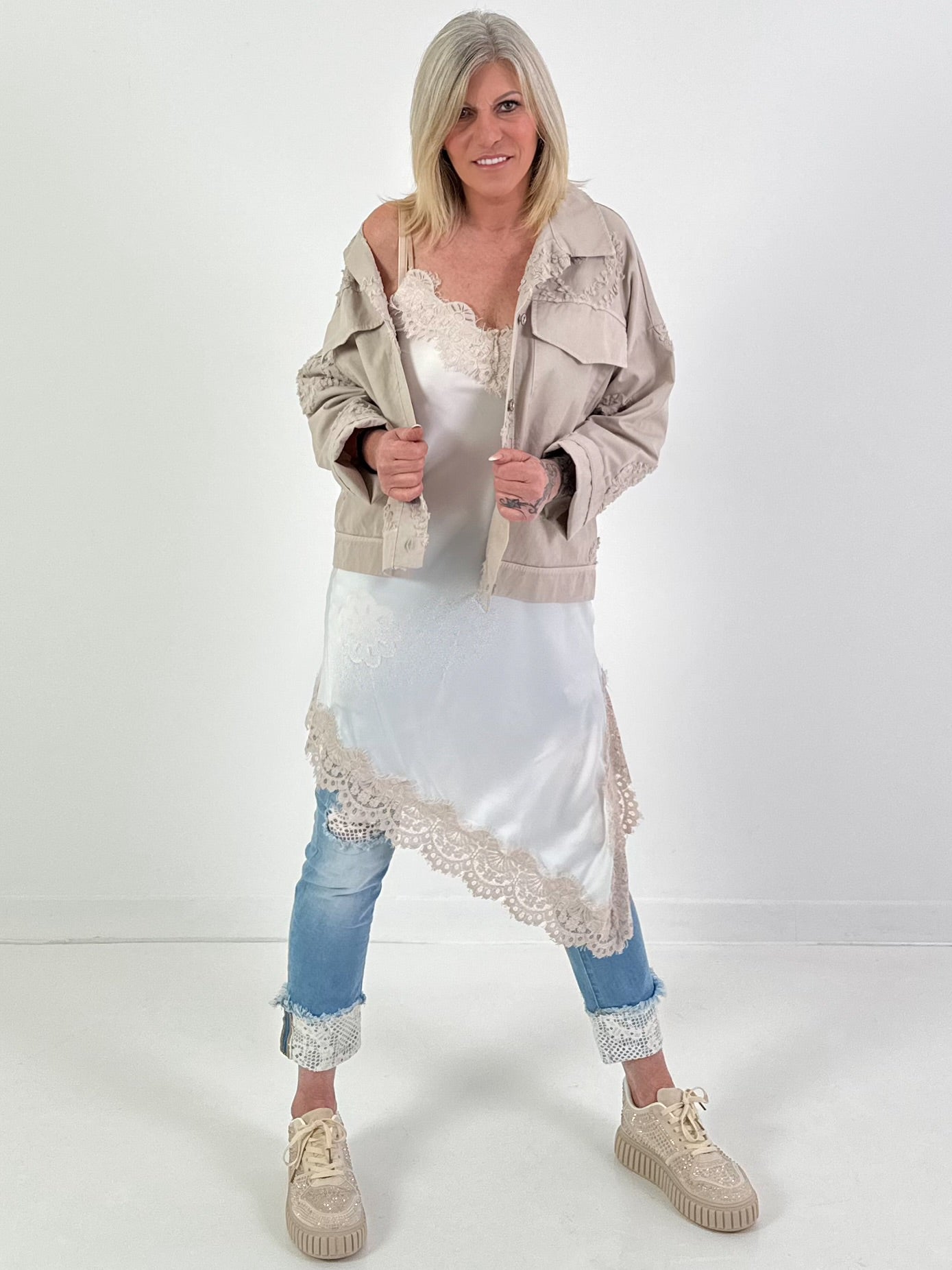 Spijkerjas, model "Bold Heart" - beige