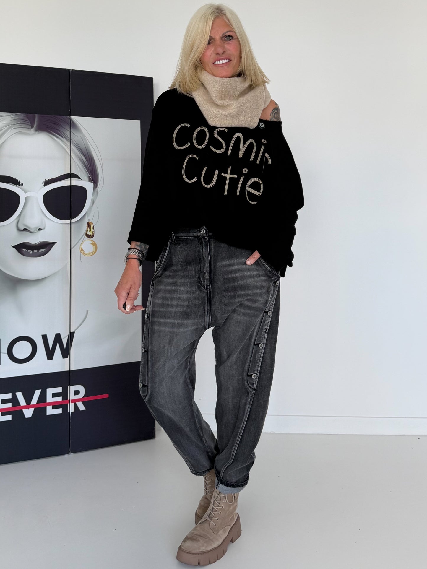 Sweater Cosmic Cutie - schwarz
