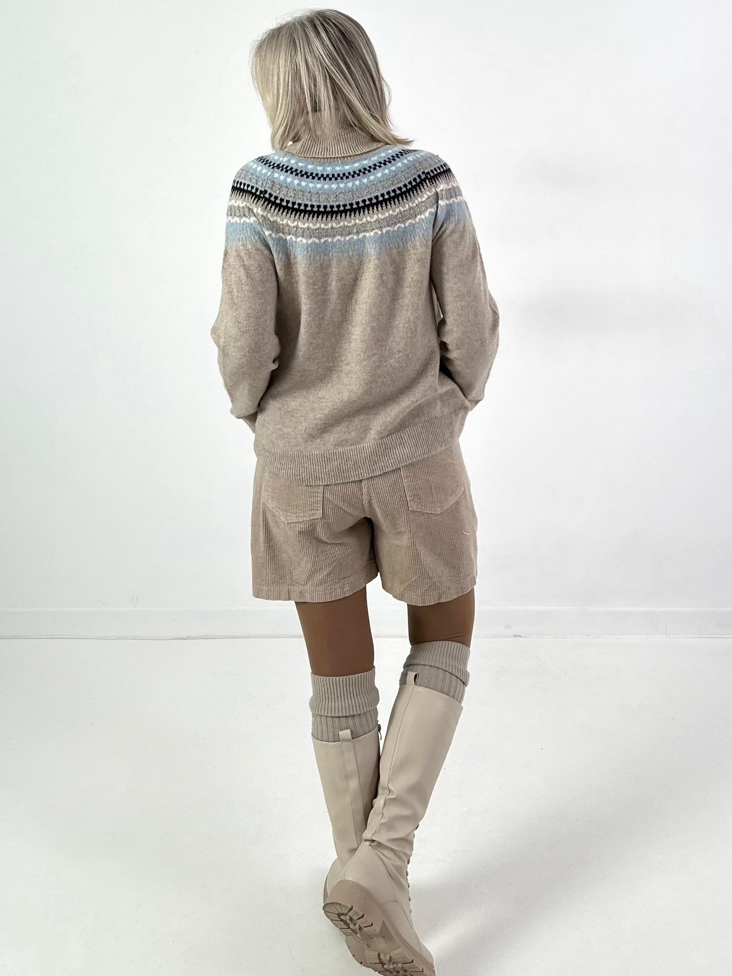 Turtleneck sweater model "Scandinavian Shine" - beige-blue