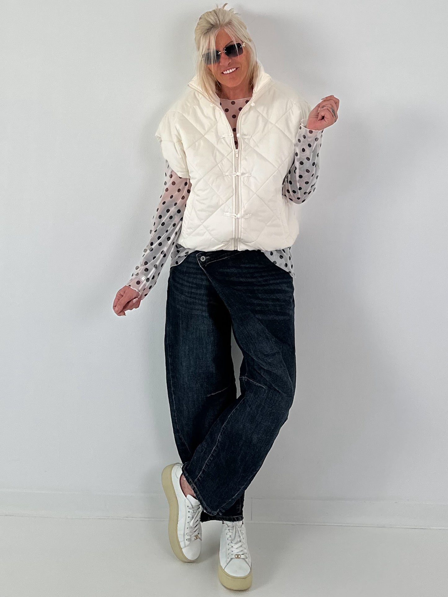 Weste mit besonderen Verschlussdetails - creme