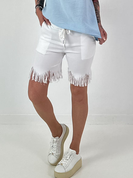 Kurze Hose mit fransigem Abschluss - weiss