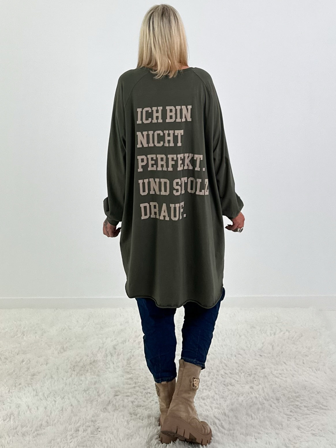 Oversized Shirt mit Statement Spruch auf dem Rücken - oliv