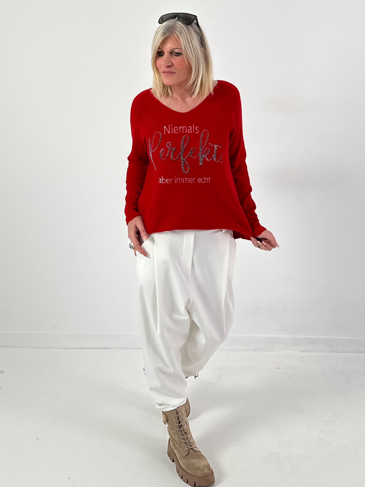 V-hals pullover model "Always Authentic" - rood