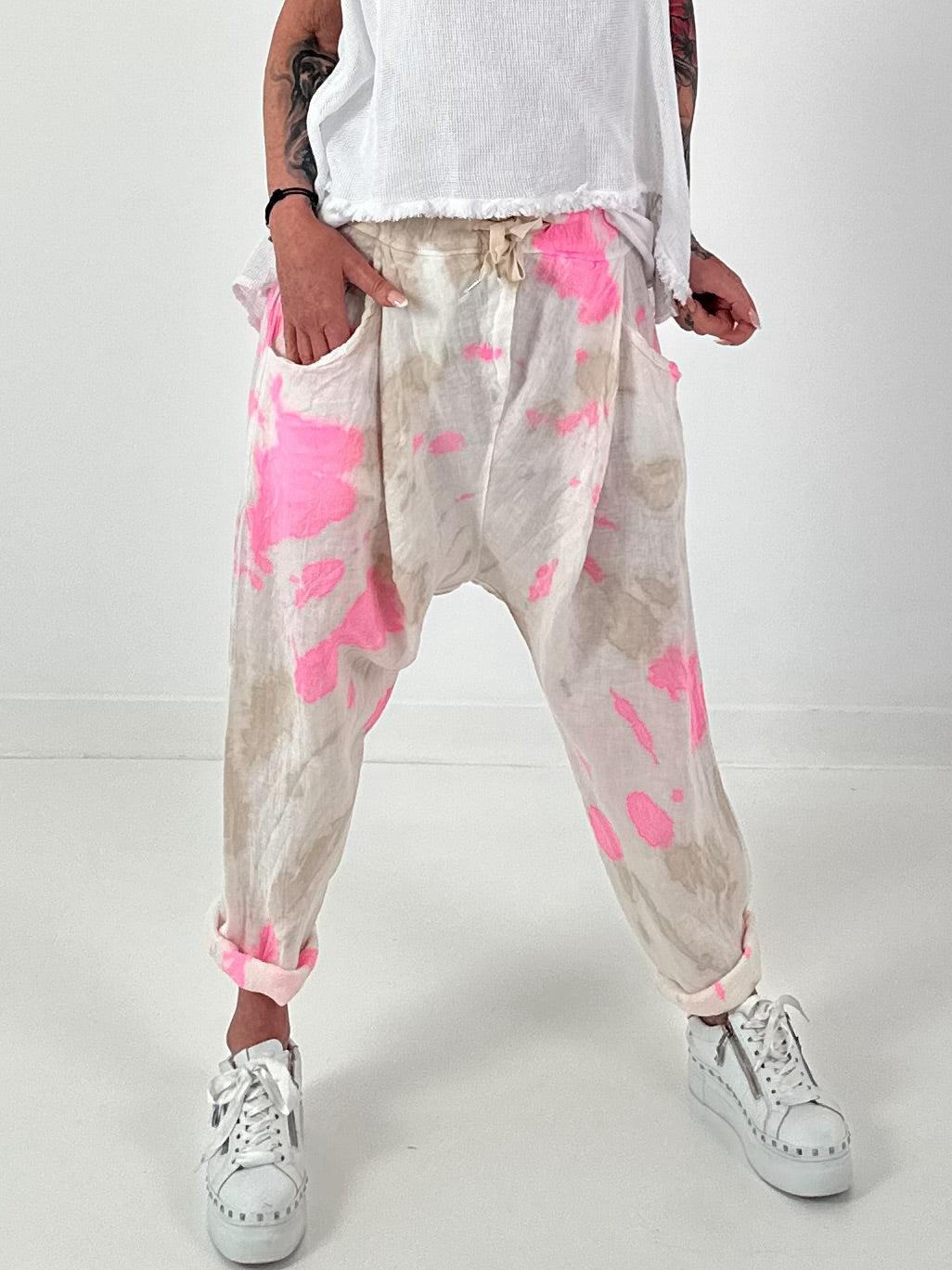 Linen Baggy with Tie-Dye Pattern - white-neon pink-beige