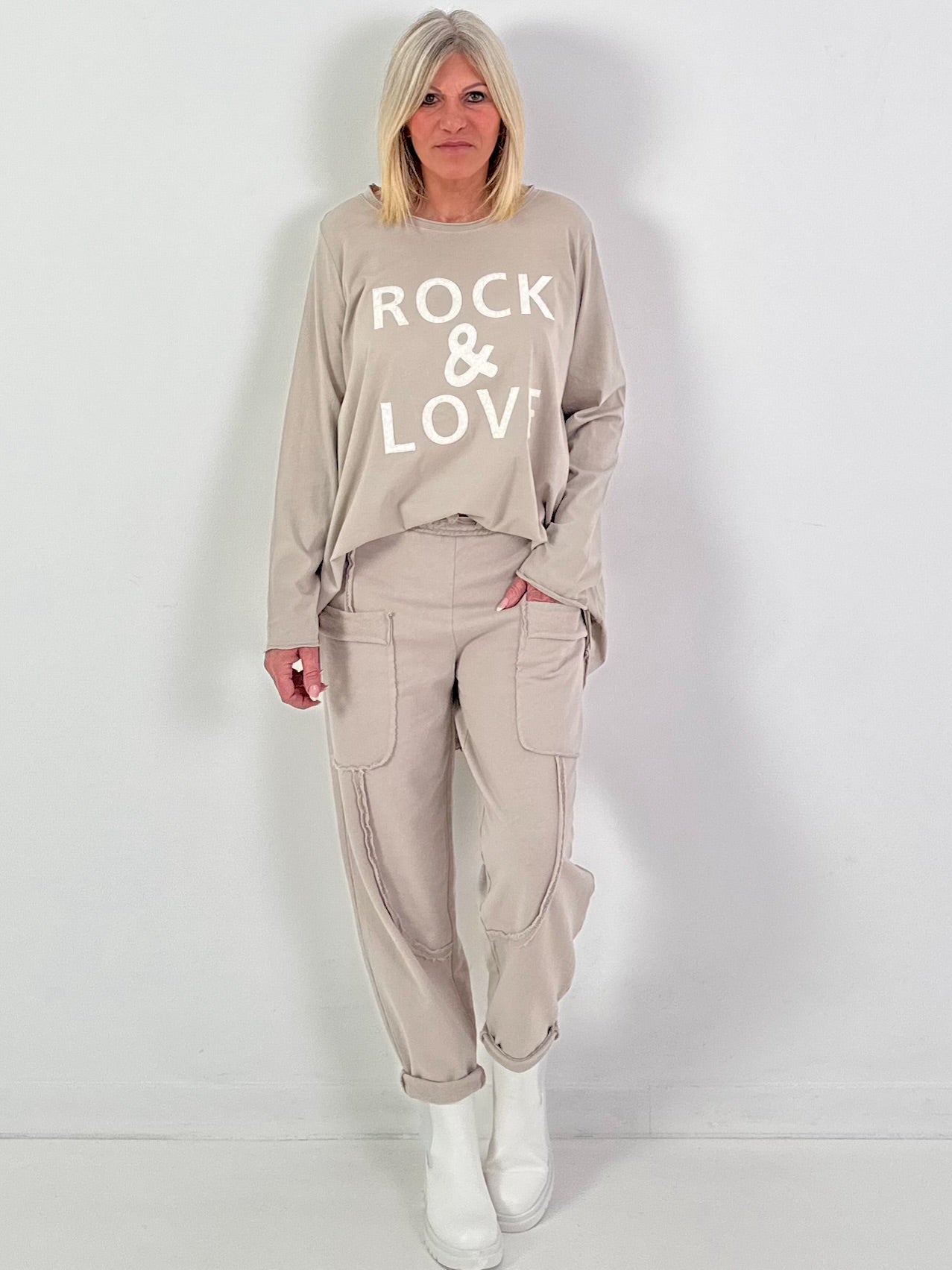 Oversized Shirt Modell "Rock&Love Wave" - beige