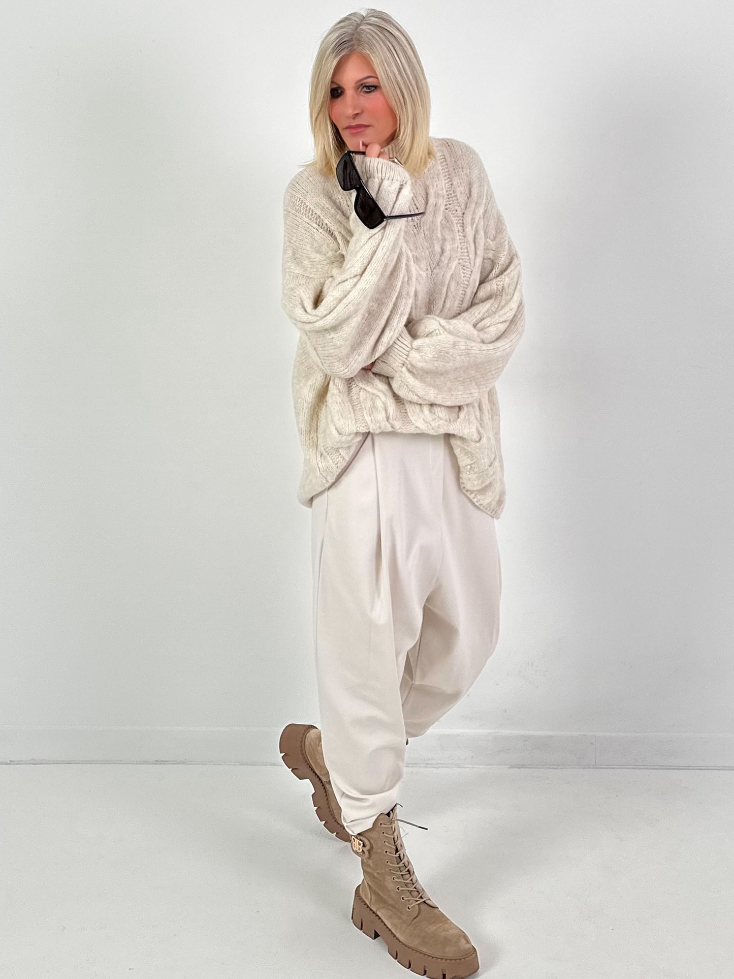 Lässiger Pullover mit Zopfmuster Modell "Pure Cable" - beige