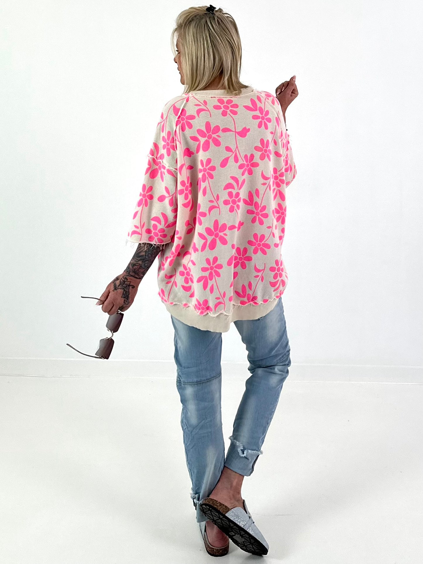 Sweater with all-over floral print - beige-pink
