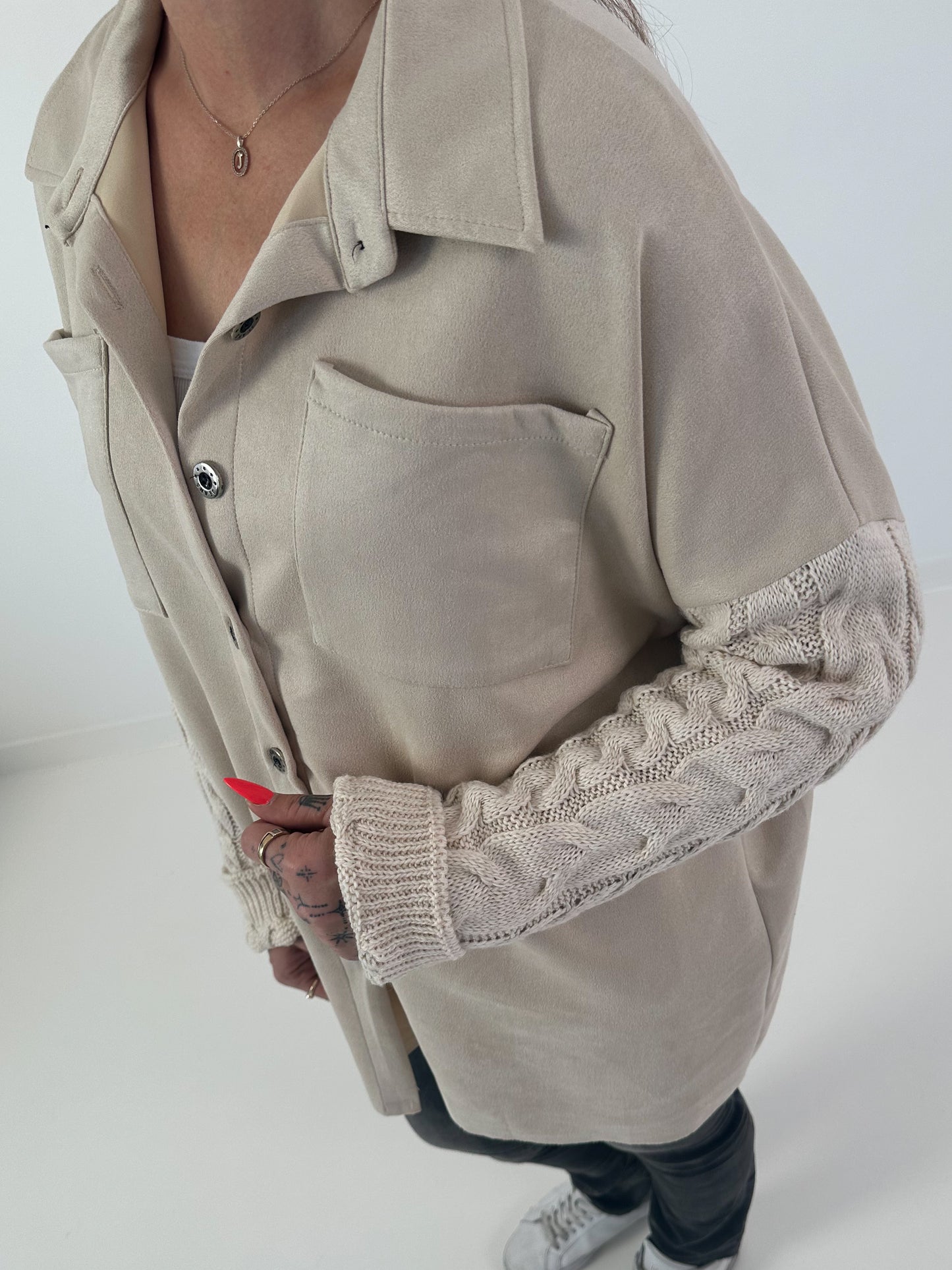 Lässiges Wildleder-Optik Hemd mit Strickarm - beige