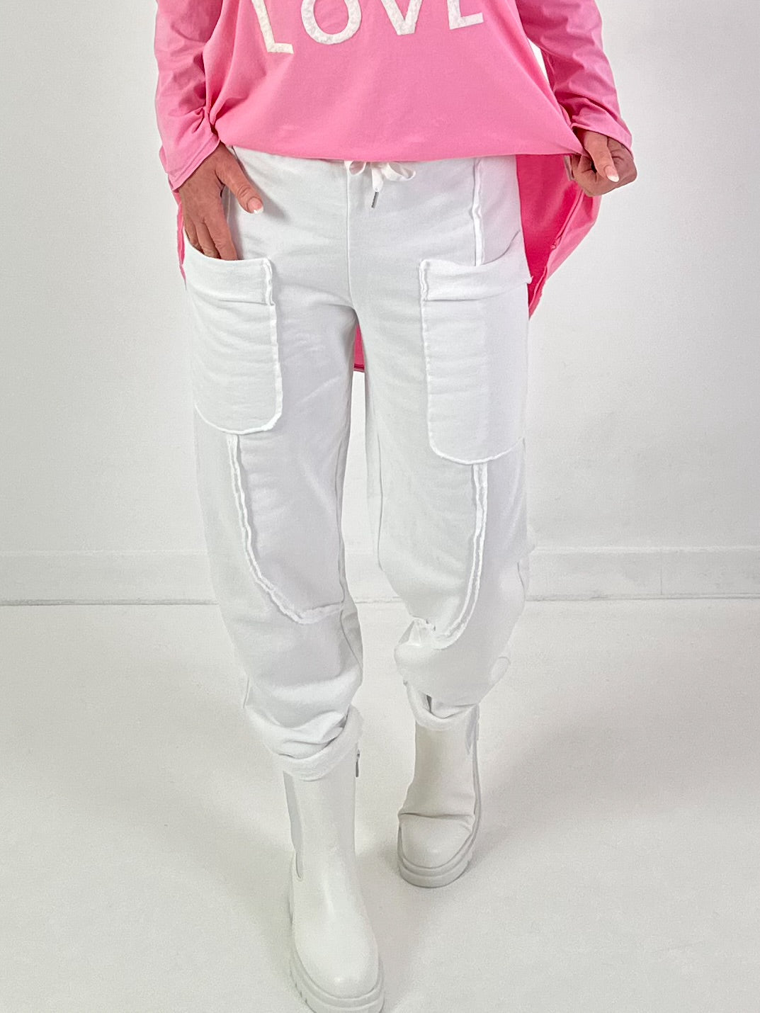 Hose Modell "Urban Pocket Flair" - weiss