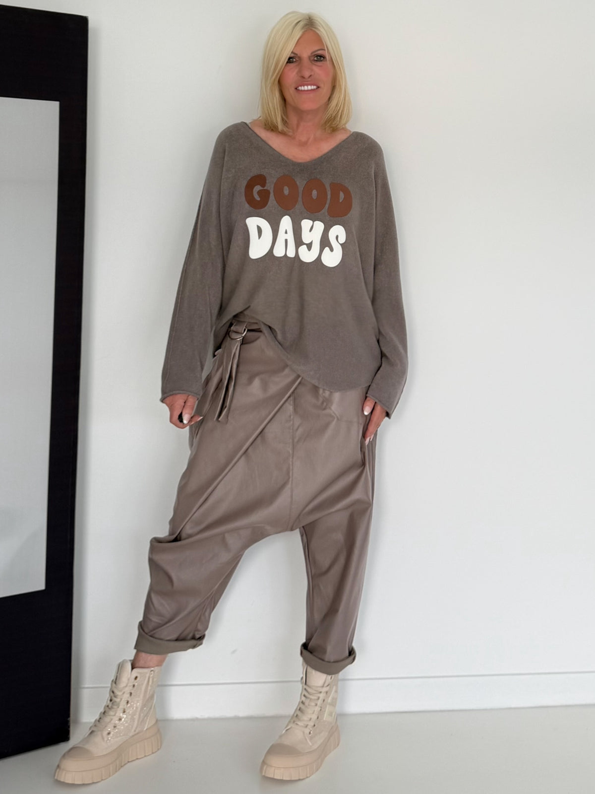 Oversized Pullover Good Days - taupe