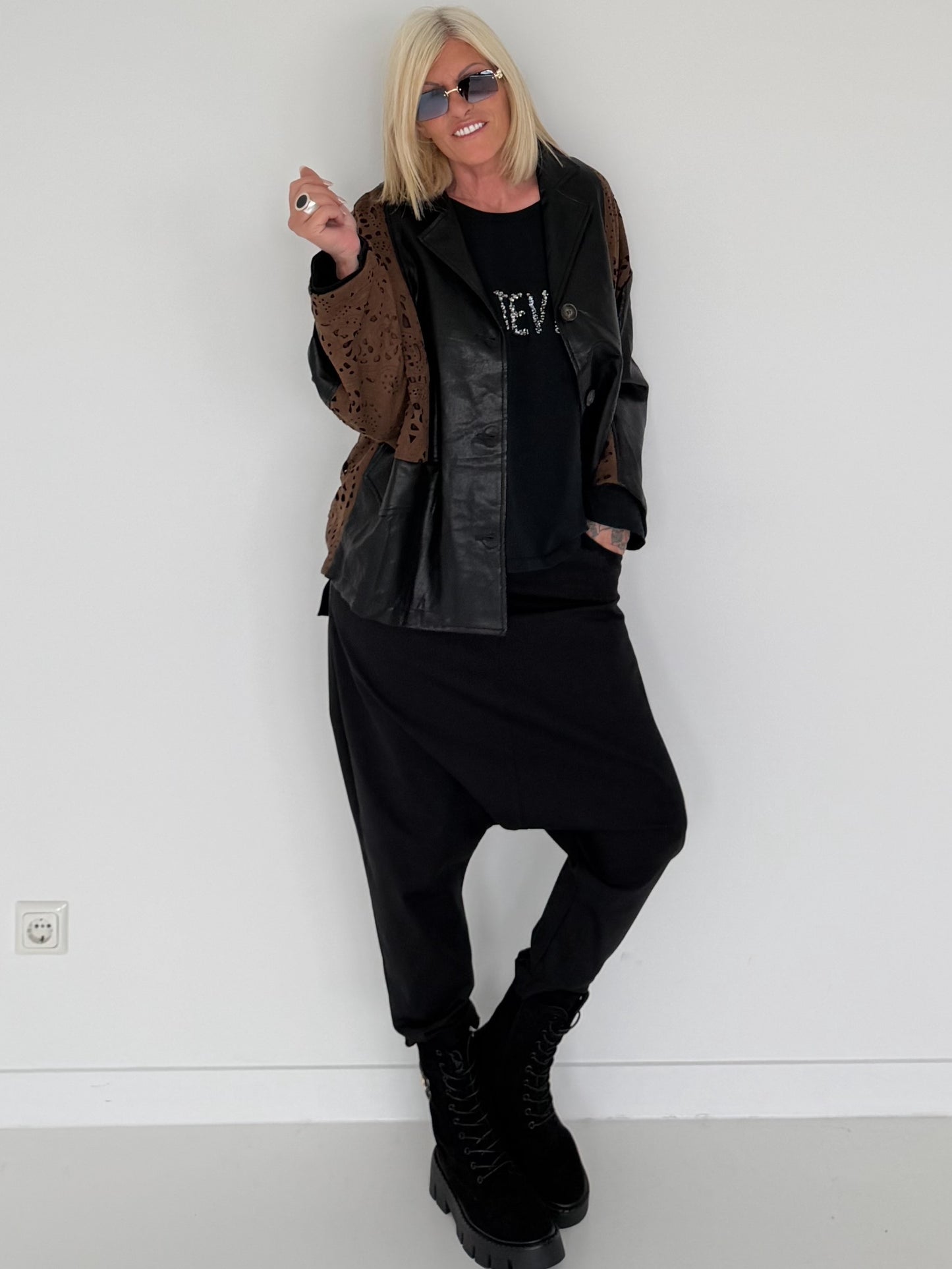 Baggy Hose mit Patten - schwarz