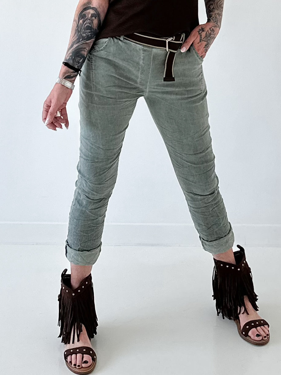 Hose stone washed mit Gürtel - khaki