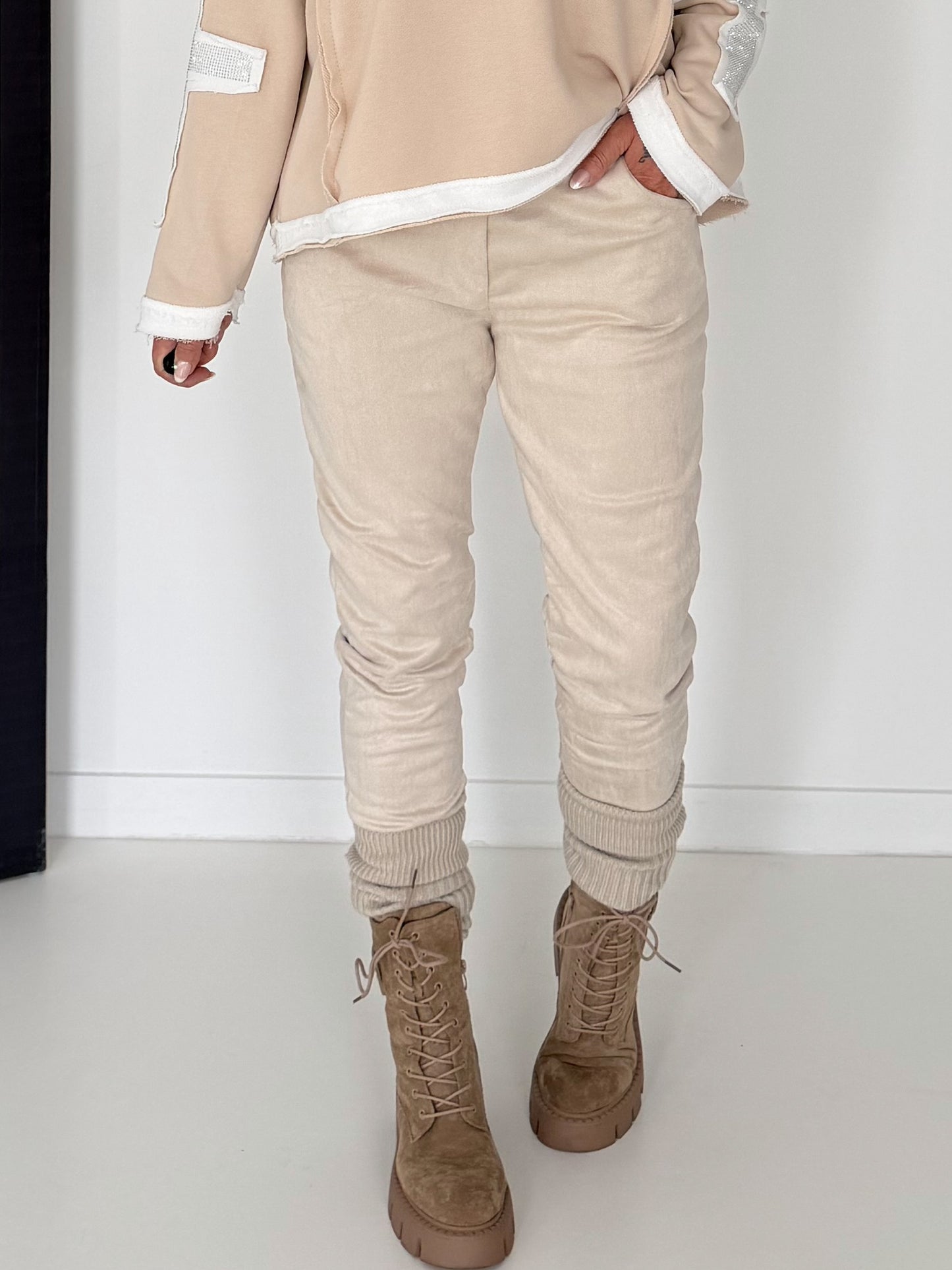 Hose in Wildlederoptik mit elastischem Bund - beige ( lieferbar ab ca. 13.09.26)