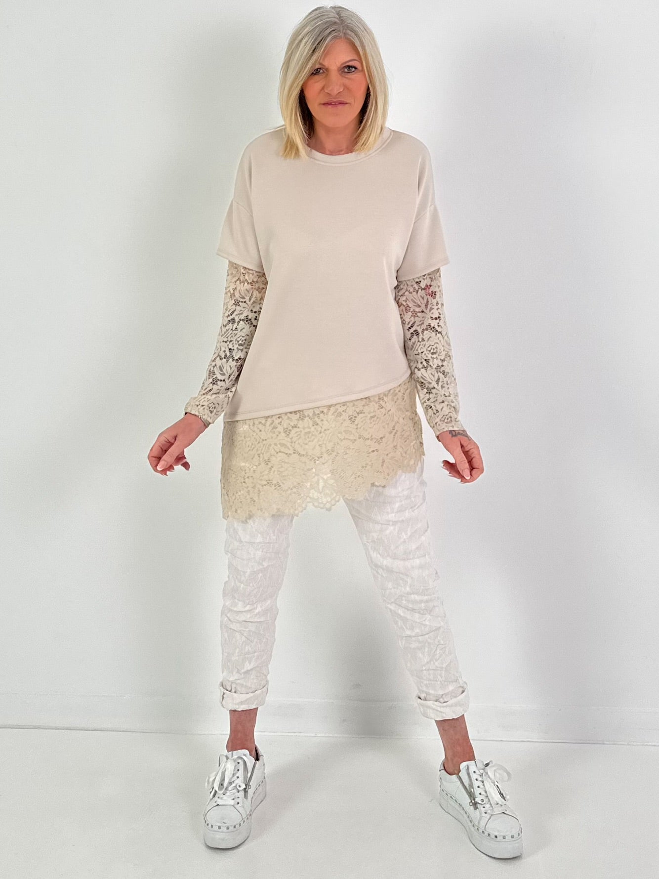 Trui met kanten mouwen - beige