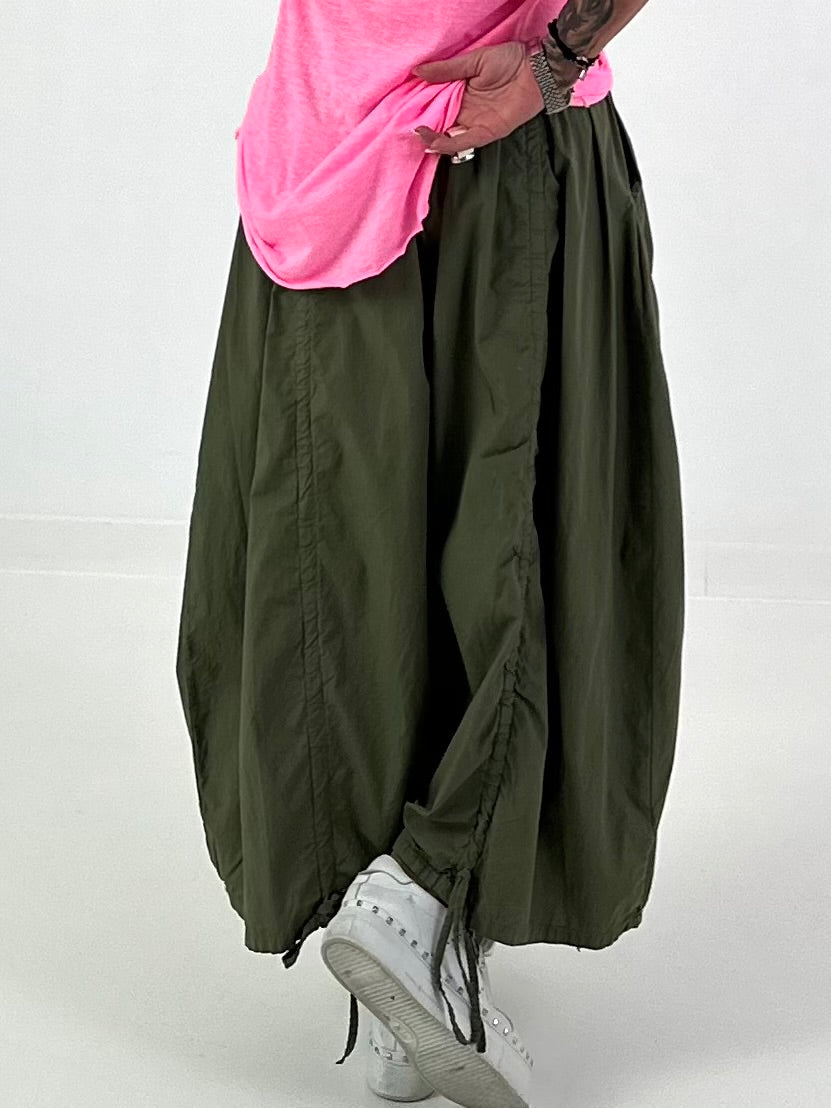 Balloon trousers with gathering seams - khaki